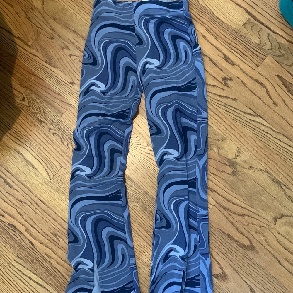 hollister ultra high rise blue wavy flair leggings